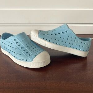 Natives Jefferson Sky Blue/ Shell White C10, unisex